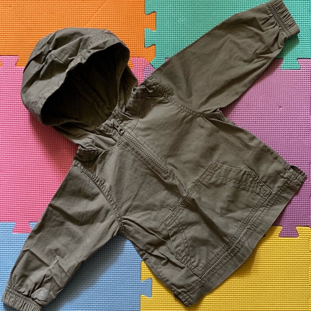 Old Navy olive Green Pull over jacket.